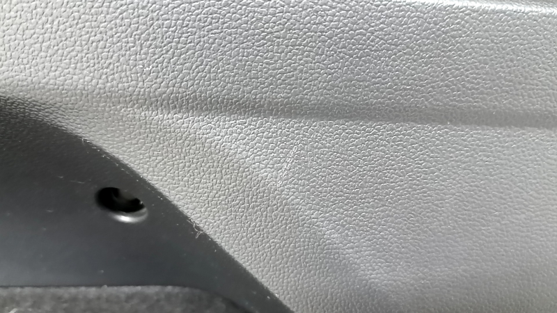 Ornament ușă, placă dreapta față, VW Tiguan 18-20, negru, cu tweeter, cotieră și inserție, piele, cu mâner, zgârieturi, o îndoitură, strat de protecție al mânerului decojit