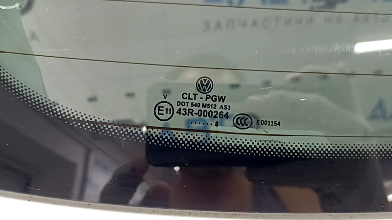 Дверь багажника голая со стеклом VW Tiguan 18-24 белый LC9A, с поводком дворника и трапецией, царапины на стекле, вмятины