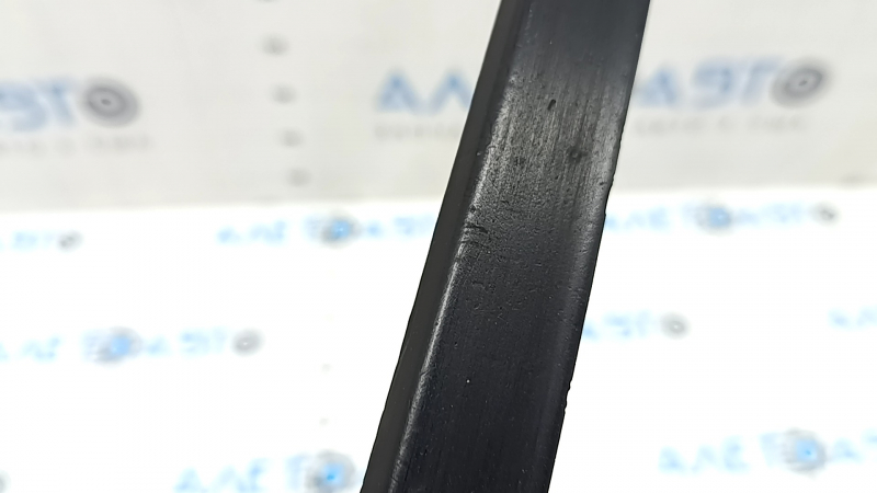 Bandă parbriz stânga VW Tiguan 18-24 negru mat, zgârieturi, rupturi