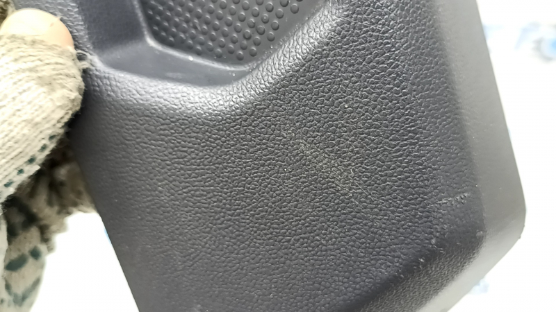 Накладка обшивки арки багажника правая VW Tiguan 18-24 черная под 3 ряда, царапины