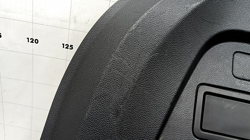 Обшивка арки левая VW Tiguan 18-19 черная под 3 ряда, с рычагом откидывания задних сидений, без решетки, царапины