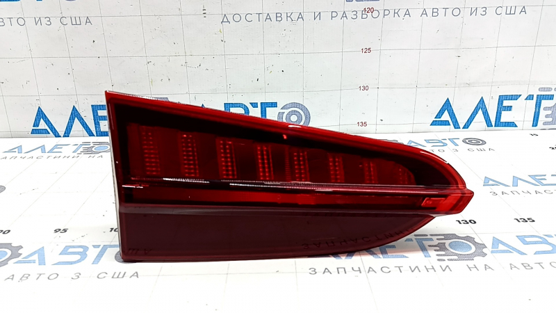 Фонарь внутренний дверь багажника левый Hyundai Santa FE 21-23 галоген, царапина
