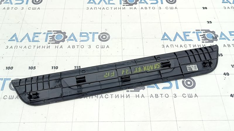 Накладка порога передняя правая внешняя Hyundai Santa FE 21-23 черная