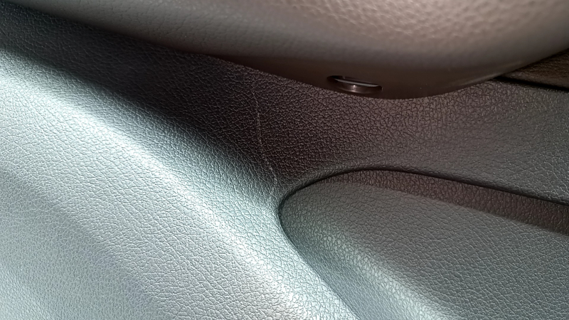 Ornament ușă, placă spate stânga, complet Mercedes W167 GLE 350 450 20-23, gri închis, inserție și cotieră, piele maro, mulaj sub lemn închis pentru controlul scaunului, cu mâner, Burmester, fără perdea, zgârieturi