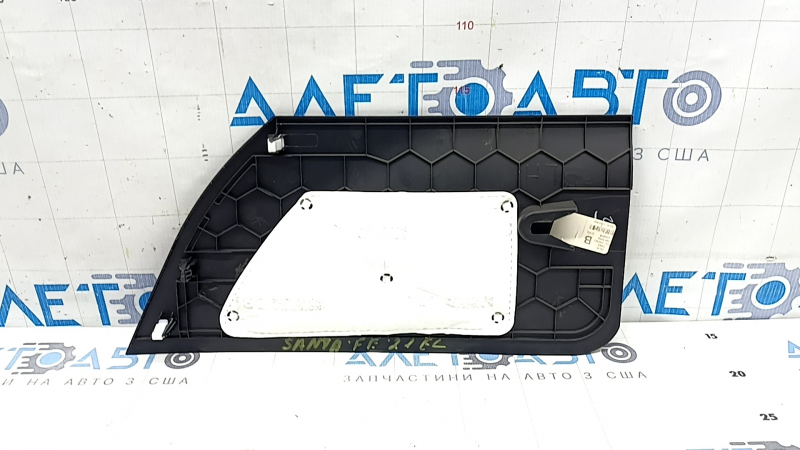 Накладка центральной консоли боковая нижняя левая Hyundai Santa FE 21-23 черная