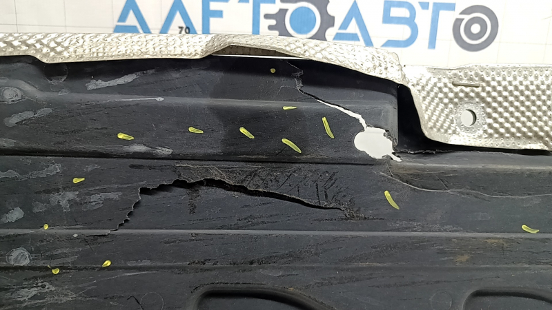 Protecție partea inferioară dreapta față Mercedes GLC 16-23 crăpate, rupte, fără fragmente