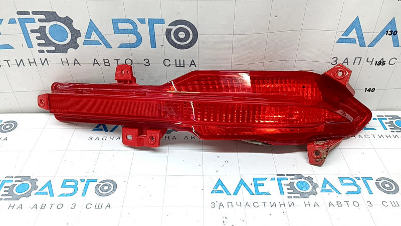 Conector lampă bară spate dreapta Hyundai Santa FE 21-23 în partea de jos, suport conector defect