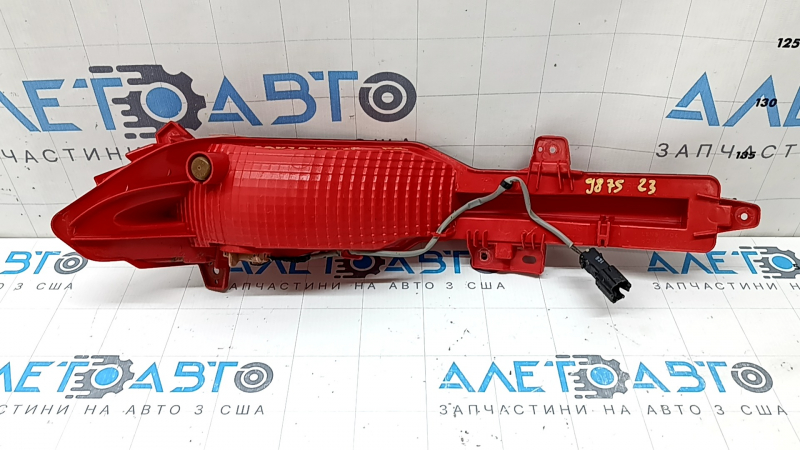 Conector lampă bară spate dreapta Hyundai Santa FE 21-23 în partea de jos, suport conector defect