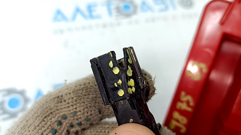 Conector lampă bară spate dreapta Hyundai Santa FE 21-23 în partea de jos, suport conector defect
