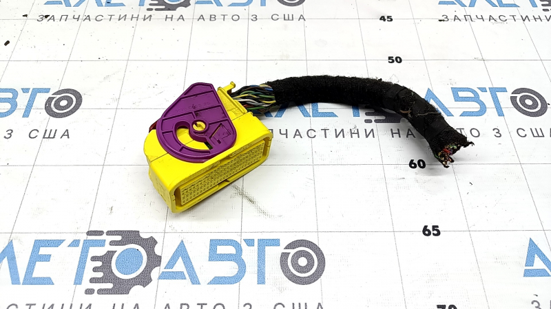 Фишка на модуль srs airbag компьютер подушек безопасности Audi Q3 8U 15-18