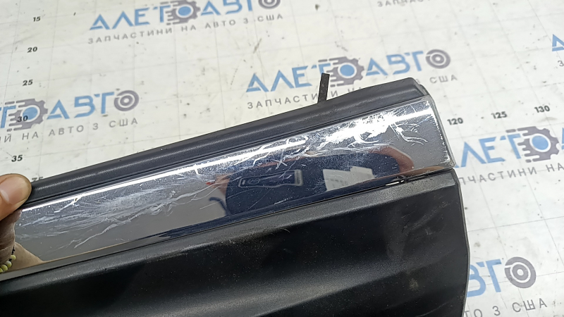 Накладка двери нижняя задняя правая Honda CRV 17-22 Touring, структура с хром молдингом, царапины, примята