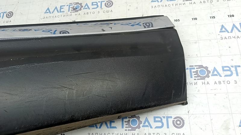 Накладка двери нижняя задняя правая Honda CRV 17-22 Touring, структура с хром молдингом, царапины, примята