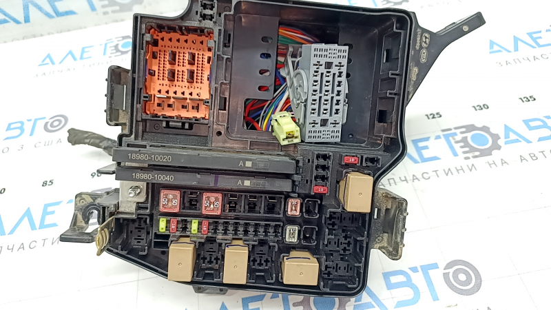 Cutie de siguranțe sub capotă Hyundai Santa FE 21-23 fără cablaj, suport defect