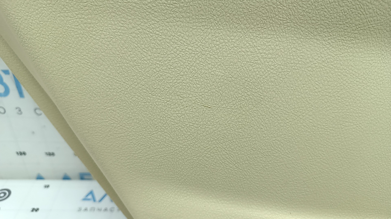 Обшивка двери карточка задняя левая Toyota Camry v55 15-17 usa бежевая с бежевой вставкой пластик, подлокотник резина, с управлением стеклоподъемника, царапины, под химчистку, побеле пластик