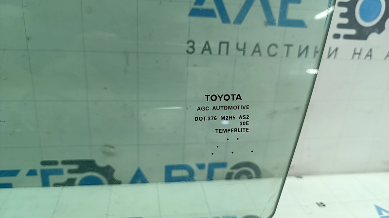 Стекло двери передней левой Toyota Camry v55 15-17 usa