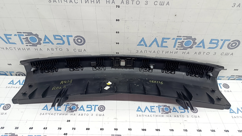 Ornamente, ruptură, zgârieturi la deschiderea portbagajului Audi A4 B8 08-16 sedan