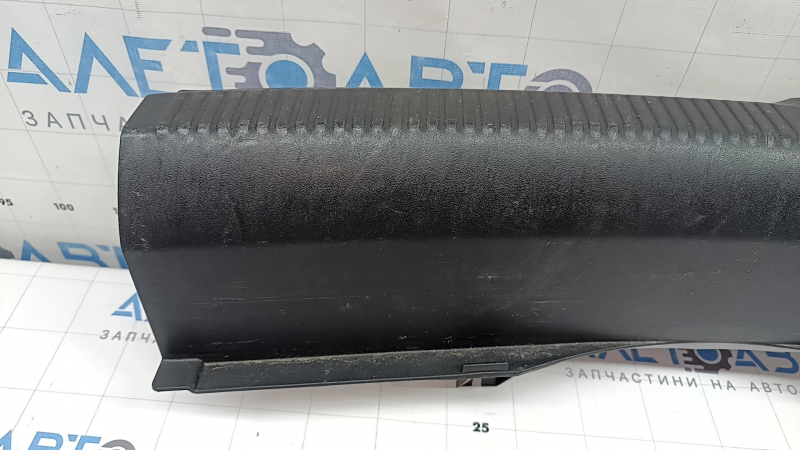Ornamente, ruptură, zgârieturi la deschiderea portbagajului Audi A4 B8 08-16 sedan