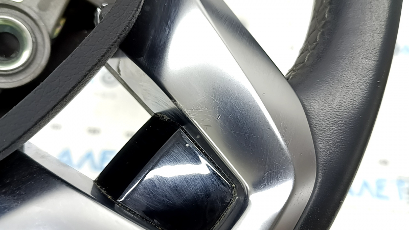 Volan nud Hyundai Santa FE 21-23, piele neagră, fără butoane și padele, zgârieturi, lovituri