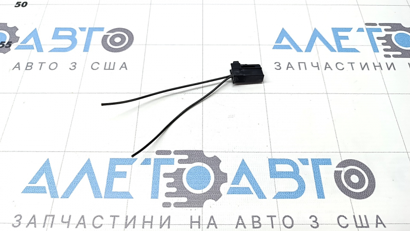 Фишка на сигнал low Toyota Camry v55 15-17 usa