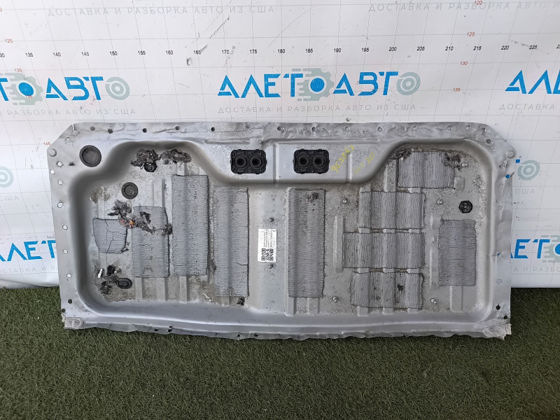 Portbagajul modelului Mercedes GLC 16-20 este găurit
