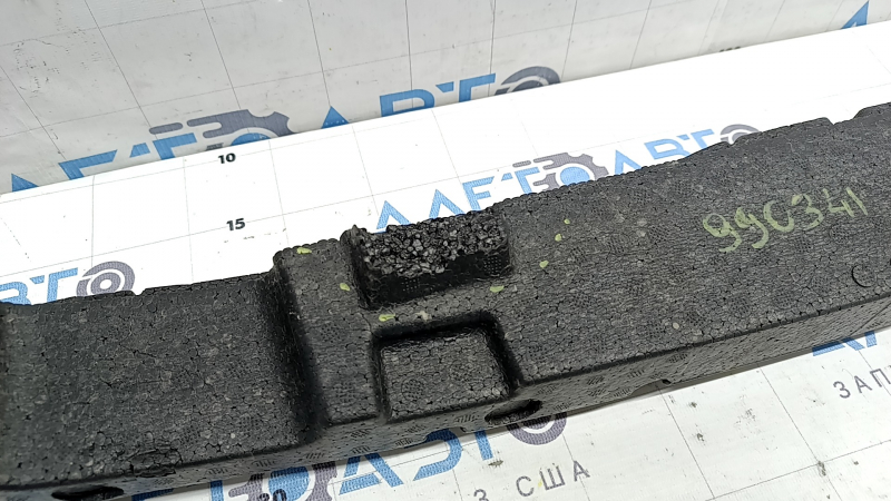 Amortizorul barei față pentru BMW X5 G05 19-23 este crăpat și îi lipsesc fragmente