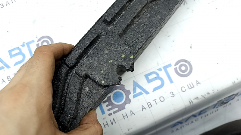 Amortizorul barei față pentru BMW X5 G05 19-23 este crăpat și îi lipsesc fragmente