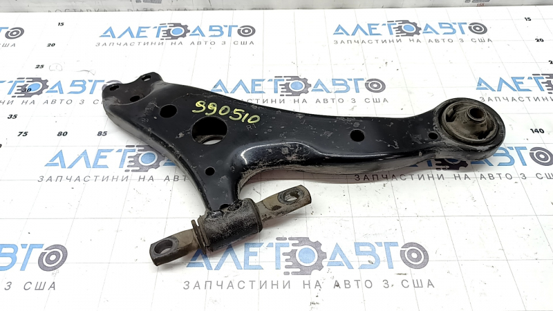 Рычаг нижний передний правый Toyota Camry v55 15-17 usa микротрещины С/Б