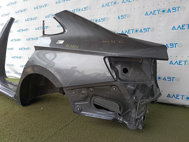 Aripă spate stânga VW Jetta 19-26 tăiată cu stâlpul central, grafit, îndoitură