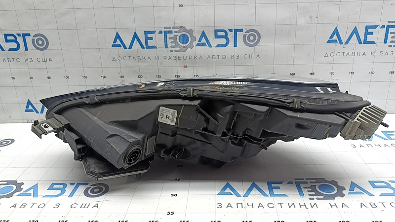 Фара передняя правая Tesla Model 3 18-20 LED с креплением, сколы, песок