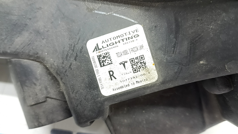 Proiector ceață dreapta Tesla Model 3 18-23 cu semnalizator, cu corector, nisip