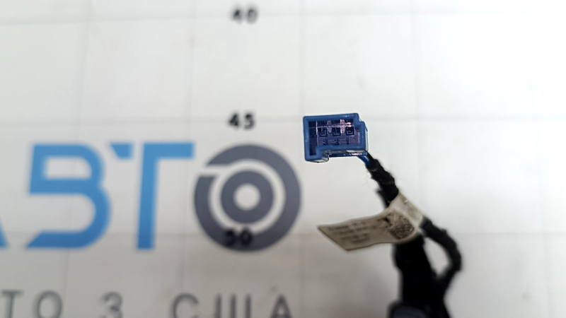 Buton de blocare ușă stânga față Tesla Model 3 18-20, negru lucios, cu capac, rupturi, element de fixare rupt