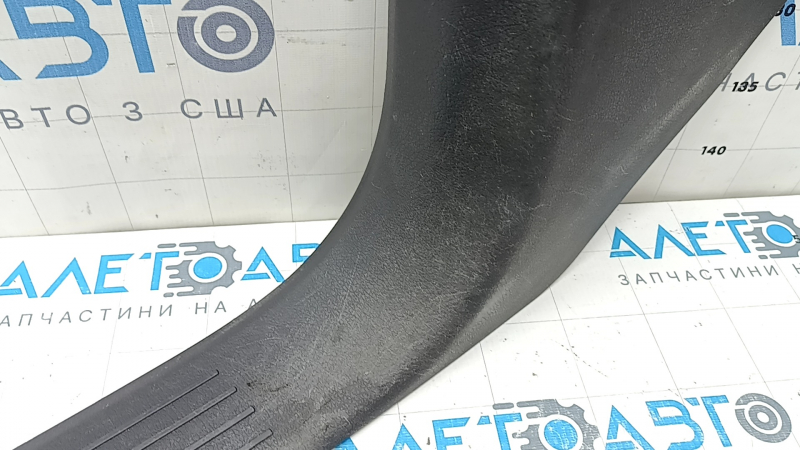 Ornament prag interior stânga față Mercedes X167 GLS 450 580 20-23 gri închis, zgârieturi, uzat, necesită curățare, elemente de fixare rupte