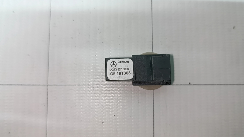 Микрофон в потолке Mercedes X167 GLS 450 20-26 с бежевой накладкой