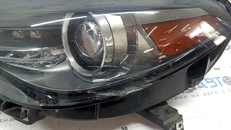 Far față stânga complet Alfa Romeo Giulia 17-23 xenon, necesită lustruire, ciobiri, zgârieturi