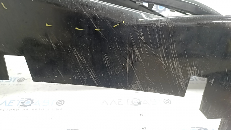 Bara față neagră Alfa Romeo Giulia 21-23, fără spălătoare de faruri și senzori de parcare, neagră, zgârieturi, presată, lac exfoliat, crăpată