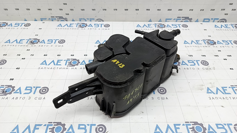 Canistră cu absorbant de carbon Audi A4 B8 08-16 2.0T, suport defect