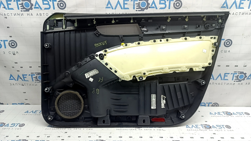 Обшивка двери карточка передняя левая VW Passat b8 16-19 USA черная, с темно-серой накладкой под дерево, вставка кожа черная, подлокотник кожа черная, потерта, вмятинка