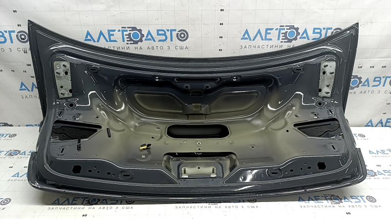 Крышка багажника Audi A3 8V 15-20 4d серый LX7M, в клее, вмятина