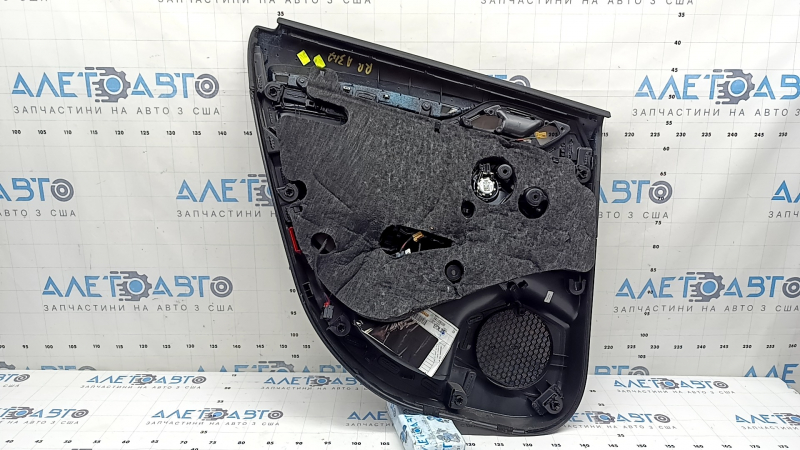 Обшивка двери карточка задняя правая Audi A3 8V 15-20 4d, 5d, черная, кожа, подлокотник кожа черная, с пищалкой, серый молдинг, царапины