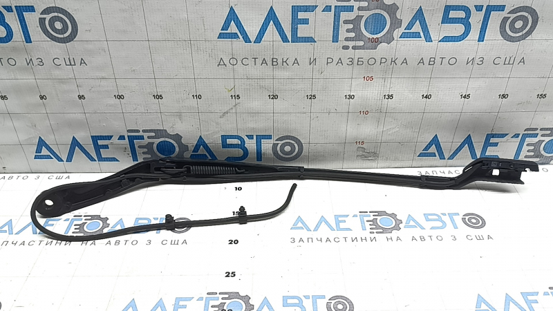 Поводок дворника левый Tesla Model 3 18-23 с 2 форсунками, царапина
