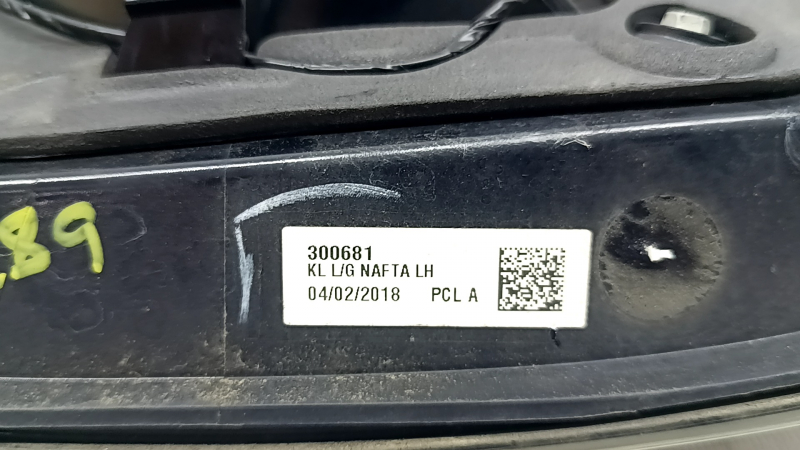 Фонарь внутренний крышка багажника левый Jeep Cherokee KL 19-23 рест, царапины, трещина в креплении