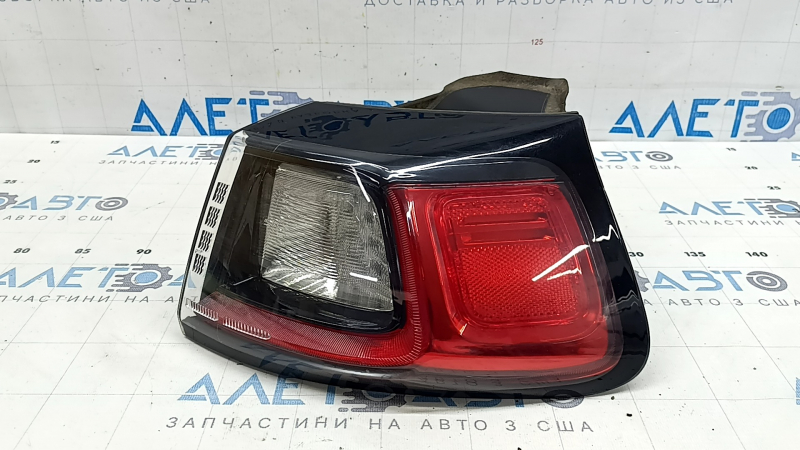 Фонарь внешний крыло правый Jeep Cherokee KL 19-23 рест, скол