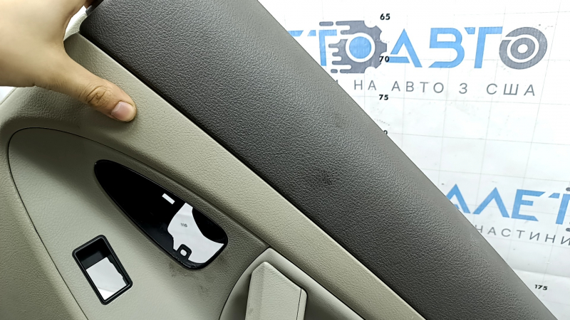 Ornament ușă, placă spate dreapta, Toyota Camry v40 07-11, bej cu maro, inserție din plastic, cotiera din piele bej, se poate curăța chimic, plasticul s-a albit, zgâriat