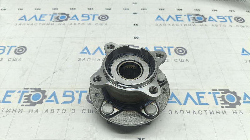 Butuc spate stânga Mazda 3 19- AWD construit în Japonia