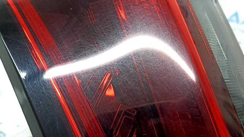 Фонарь внутренний дверь багажника правый Nissan Rogue 21-26 галоген + LED, царапины