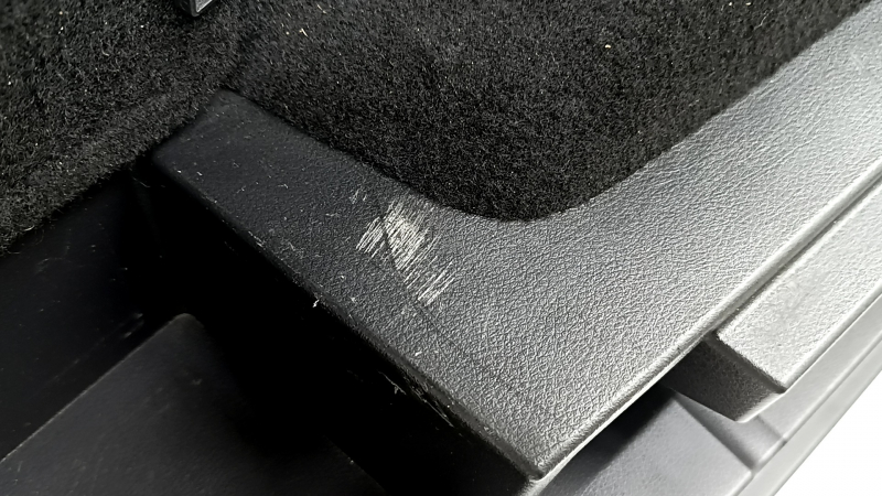 Ornament arc stânga Nissan Rogue 21-22 negru, sub podea solidă, fabricat în SUA, zgârieturi