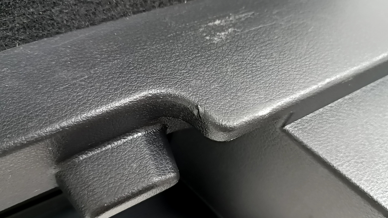 Ornament arc stânga Nissan Rogue 21-22 negru, sub podea solidă, fabricat în SUA, zgârieturi
