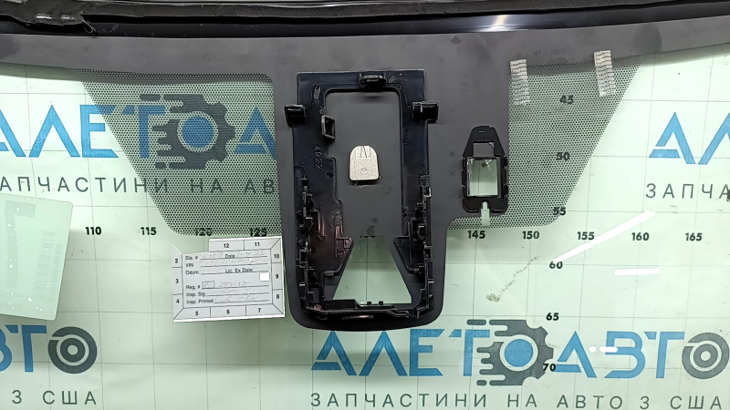Лобовое стекло Toyota Prius 50 Prime 16-18 под датчик дождя, камеру, без проекции, SolarTech, царапины