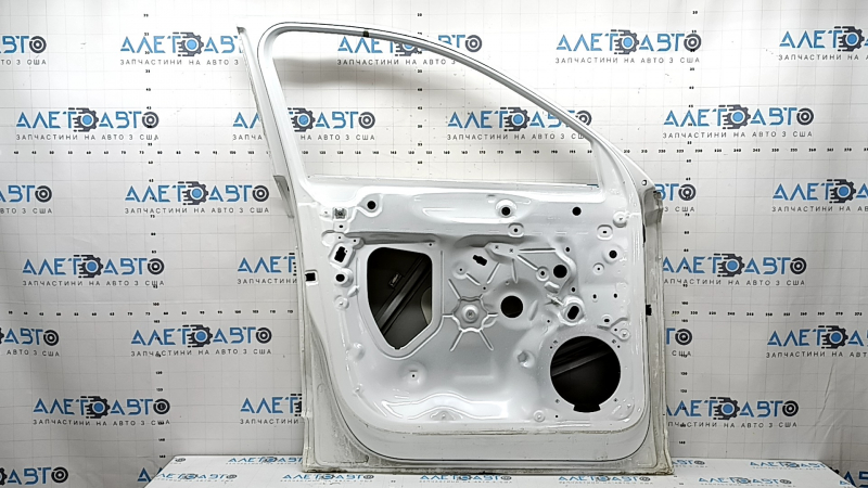 Дверь голая передняя левая Audi Q3 83A 19-25 белый LY9C, с ограничителем, вмятина