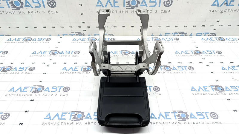 Подлокотник центральной консоли Audi A4 B9 20-25 кожа черная с серой строчкой, с кронштейном